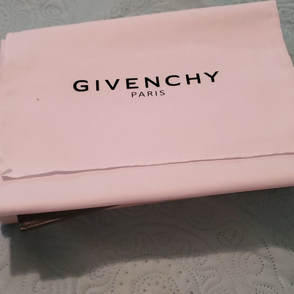 Givenchy Pouch Bag - Picture 3 of 6